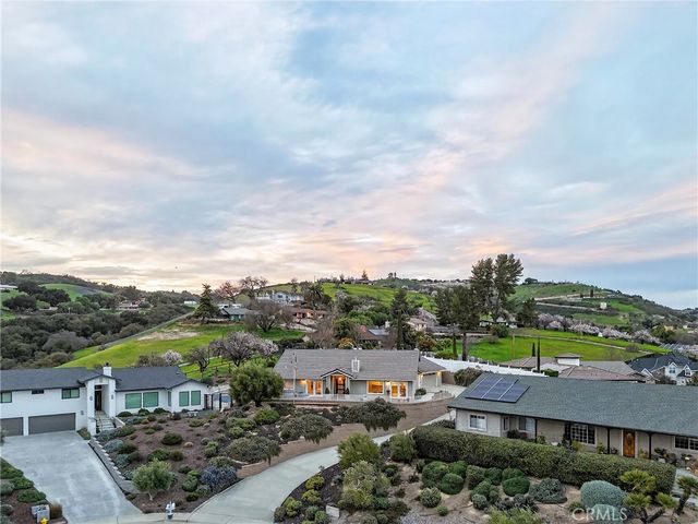 193 Blossom Court, Paso Robles, CA 93446