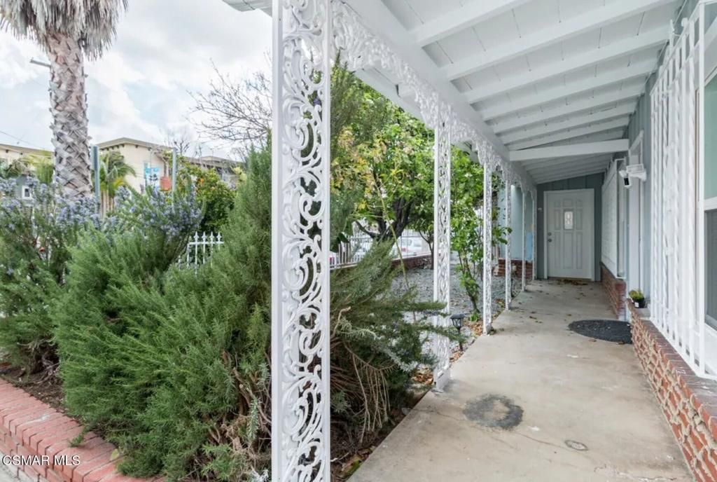 12015 Riverside Drive, Valley Village, CA 91607