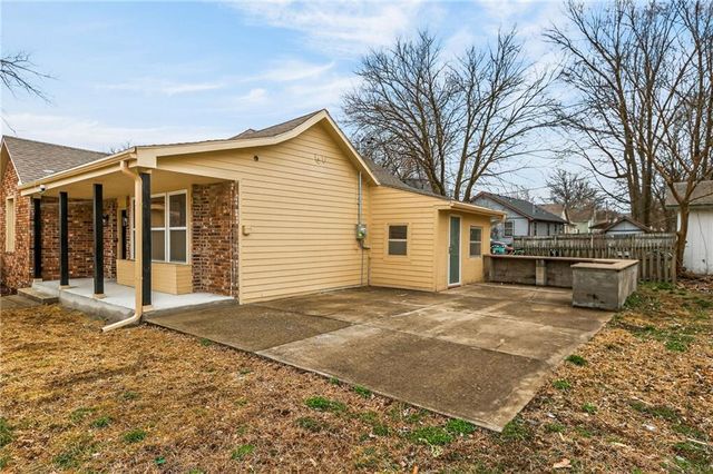309 W Piankishaw Street, Paola, KS 66071