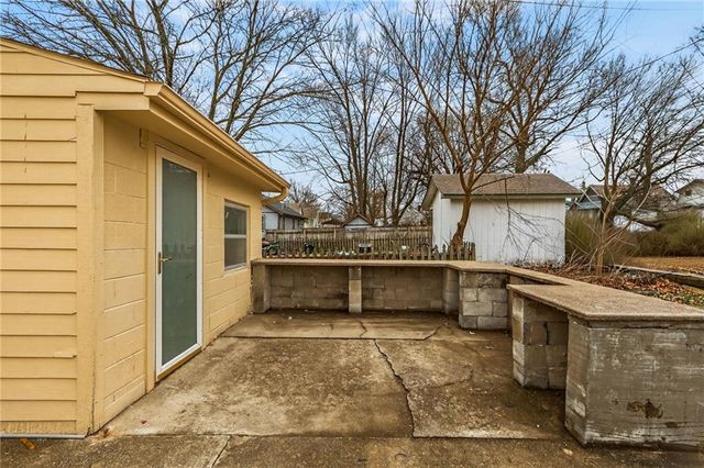 309 W Piankishaw Street, Paola, KS 66071