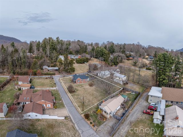 132 Maxwell Street, Waynesville, NC 28786