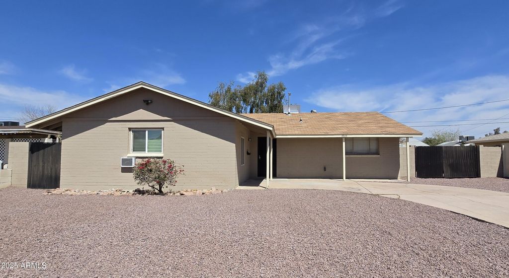 4924 W CATALINA Drive, Phoenix, AZ 85031 — exterior
