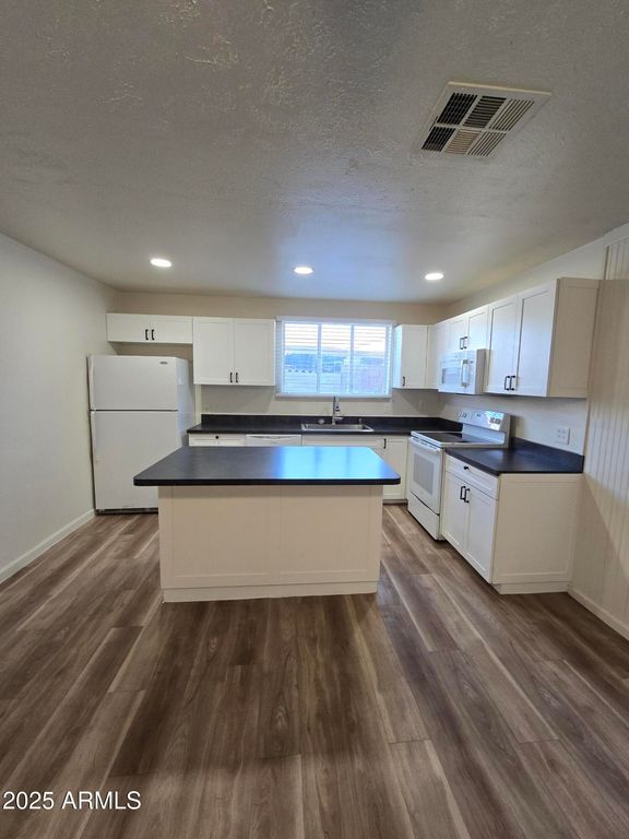 4924 W CATALINA Drive, Phoenix, AZ 85031 — photo 4