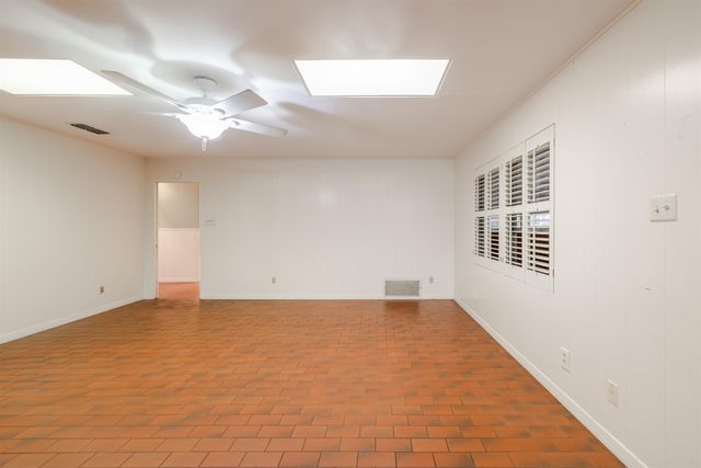 504 W Terrace Dr, Longview, TX 75601