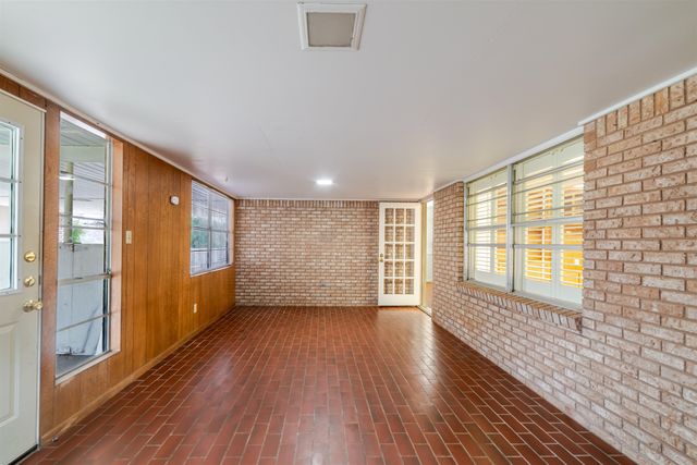 504 W Terrace Dr, Longview, TX 75601