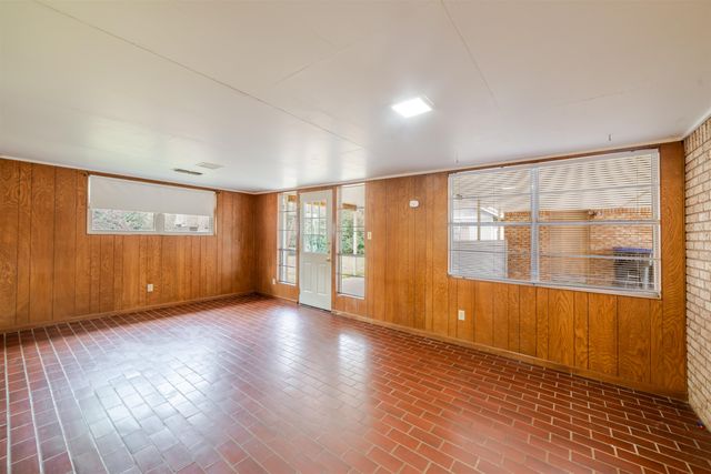 504 W Terrace Dr, Longview, TX 75601