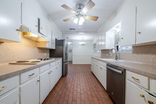 504 W Terrace Dr, Longview, TX 75601