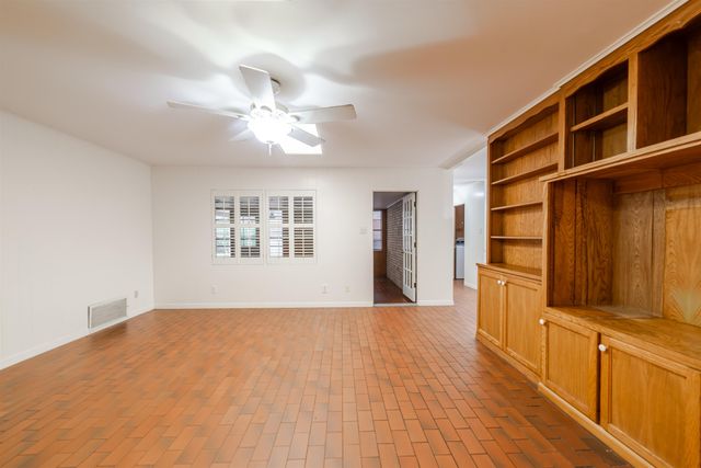 504 W Terrace Dr, Longview, TX 75601