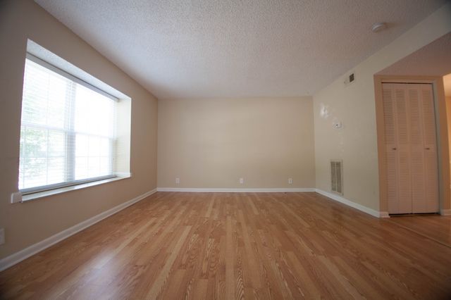 5510 Country Dr Apt 34, Nashville, TN 37211