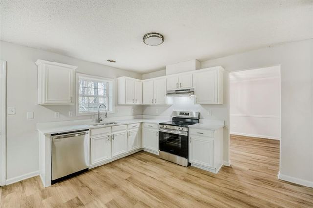 5835 Raventree Court, Atlanta, GA 30349