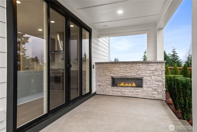 8413 137th Avenue SE #6, Newcastle, WA 98059