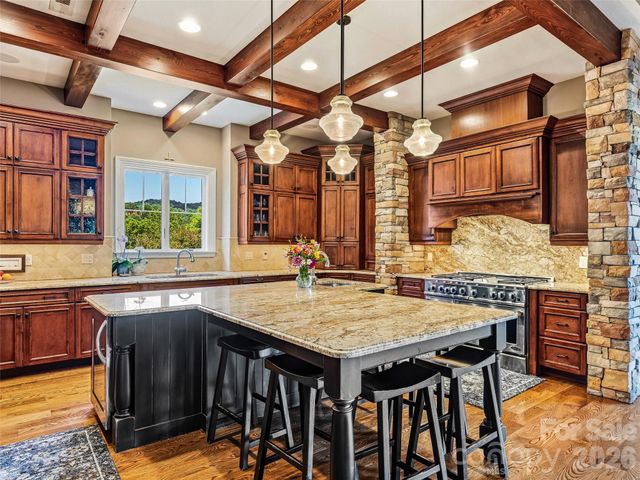 280 Walnut Hollow Road, Brevard, NC 28712