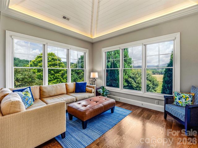 280 Walnut Hollow Road, Brevard, NC 28712