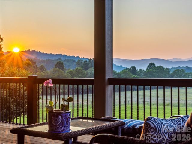 280 Walnut Hollow Road, Brevard, NC 28712