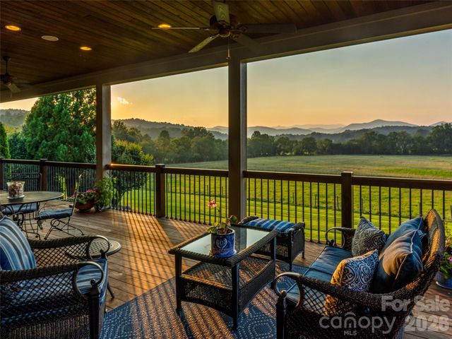 280 Walnut Hollow Road, Brevard, NC 28712
