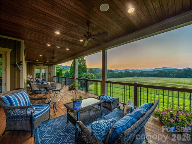 280 Walnut Hollow Road, Brevard, NC 28712