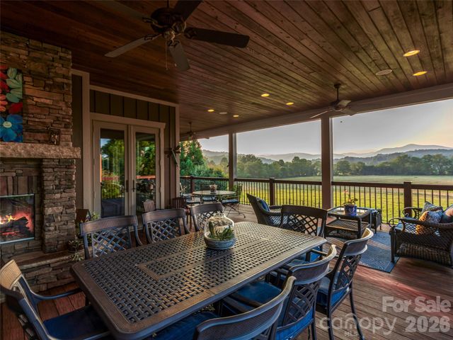 280 Walnut Hollow Road, Brevard, NC 28712