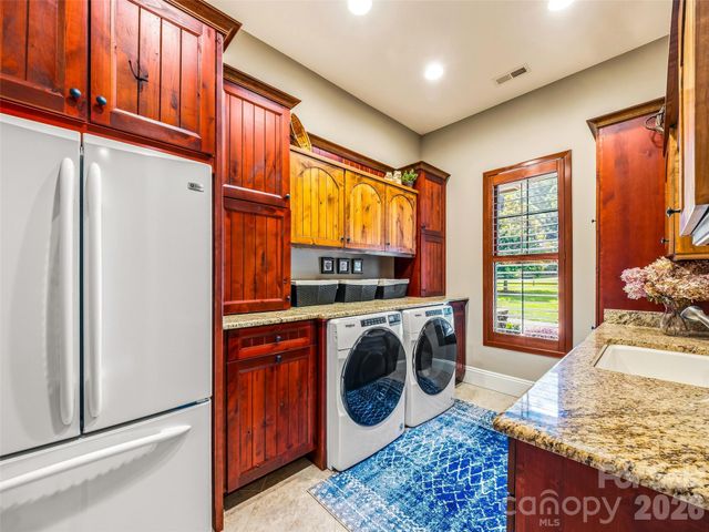 280 Walnut Hollow Road, Brevard, NC 28712