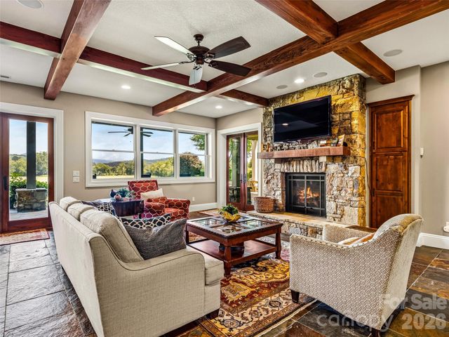 280 Walnut Hollow Road, Brevard, NC 28712