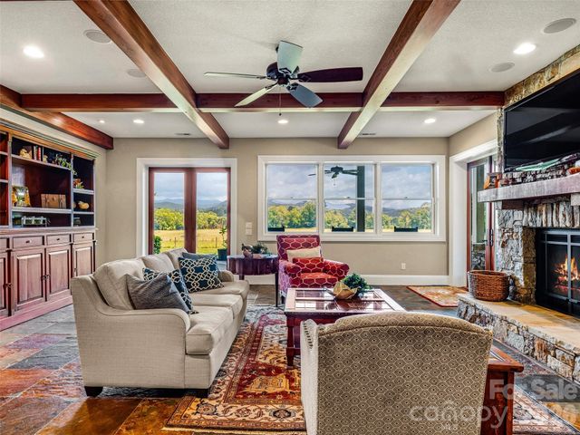 280 Walnut Hollow Road, Brevard, NC 28712
