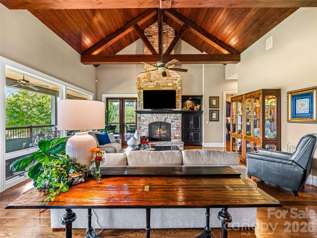 280 Walnut Hollow Road, Brevard, NC 28712