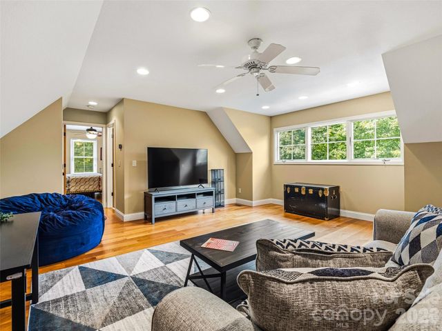 280 Walnut Hollow Road, Brevard, NC 28712