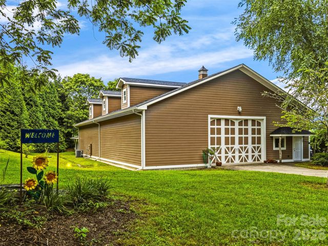 280 Walnut Hollow Road, Brevard, NC 28712