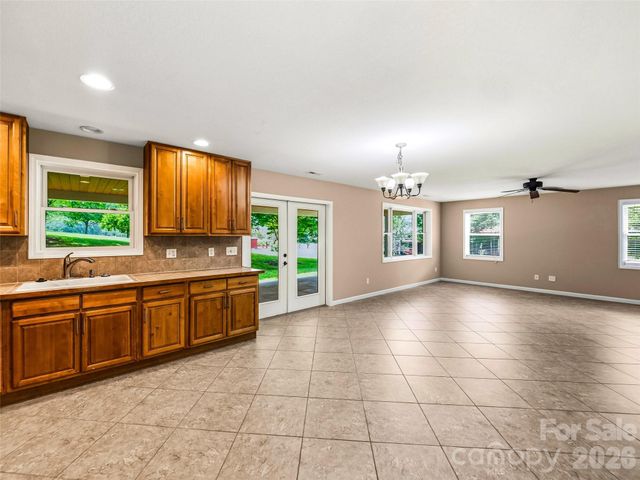280 Walnut Hollow Road, Brevard, NC 28712