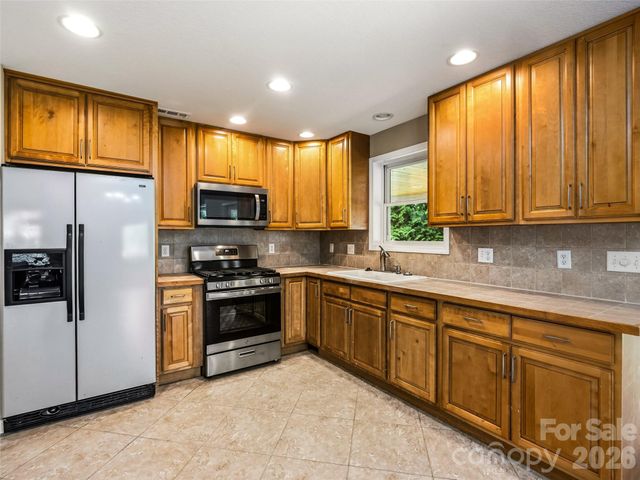 280 Walnut Hollow Road, Brevard, NC 28712