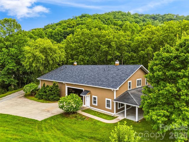 280 Walnut Hollow Road, Brevard, NC 28712