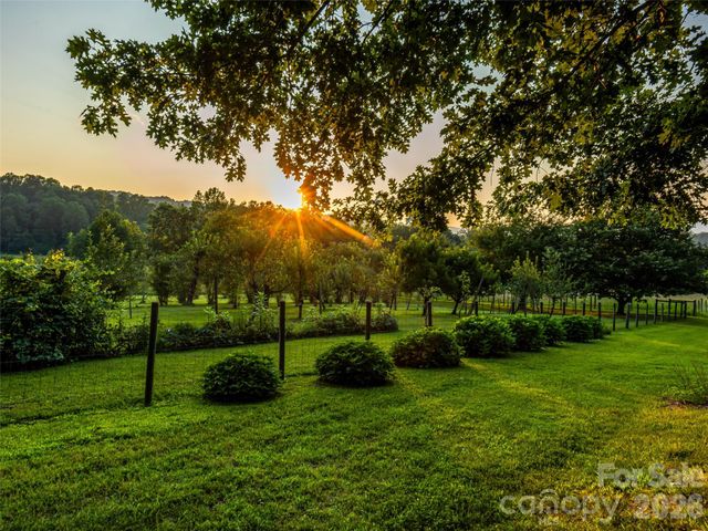 280 Walnut Hollow Road, Brevard, NC 28712