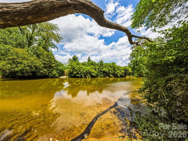 280 Walnut Hollow Road, Brevard, NC 28712