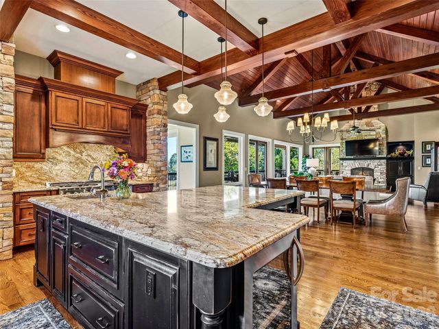280 Walnut Hollow Road, Brevard, NC 28712