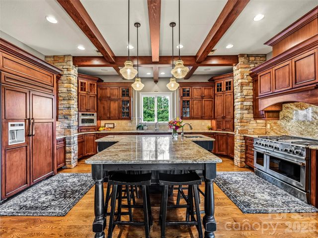 280 Walnut Hollow Road, Brevard, NC 28712