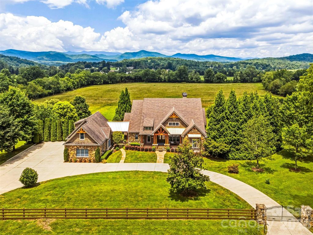 280 Walnut Hollow Road, Brevard, NC 28712