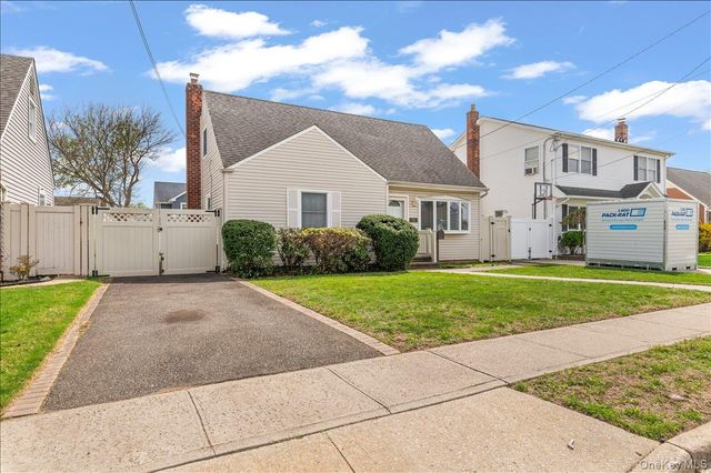51 Audrey Avenue, Plainview, NY 11803