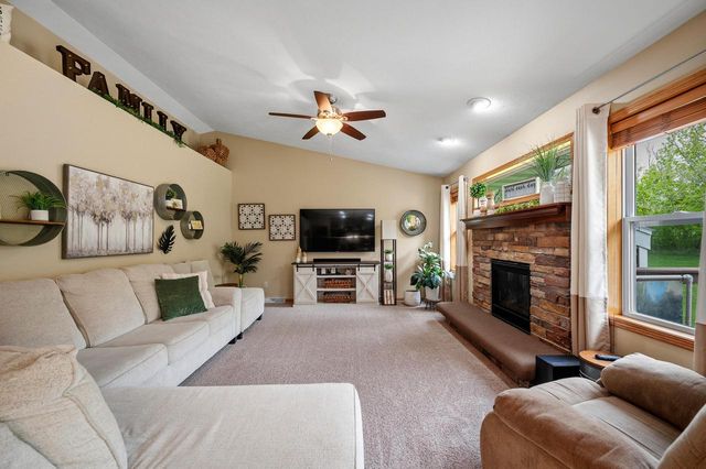 2912 McCann DRIVE, Janesville, WI 53546