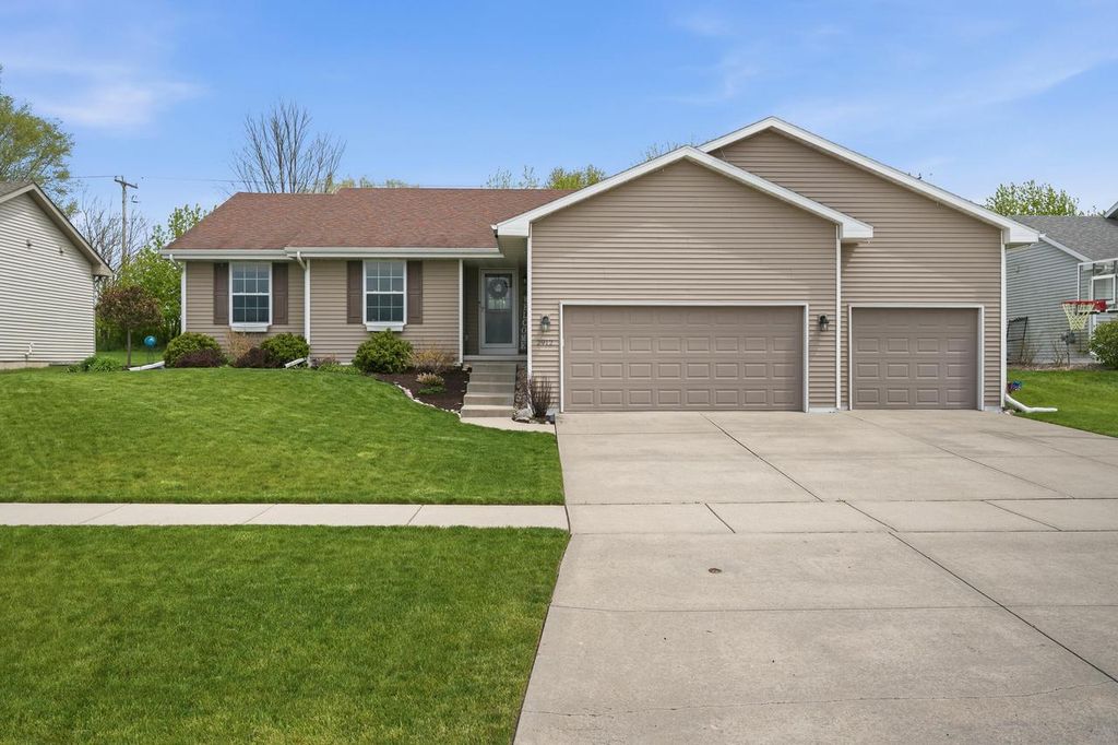 2912 McCann DRIVE, Janesville, WI 53546