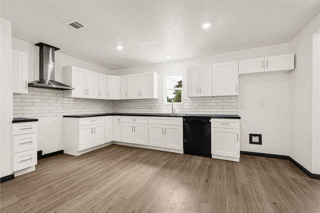 2896 Road 5018, Cleveland, TX 77327