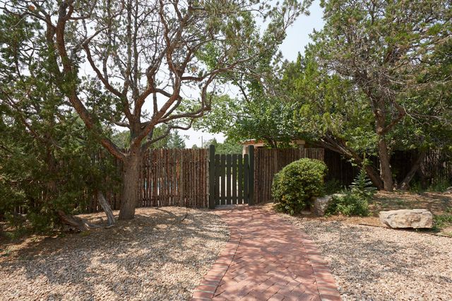 1055 Camino Rancheros, Santa Fe, NM 87505