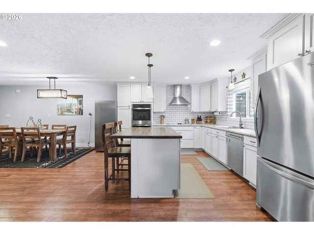 22581 S SCHIEFFER Rd, Colton, OR 97017
