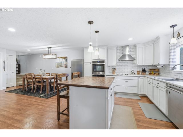 22581 S SCHIEFFER Rd, Colton, OR 97017
