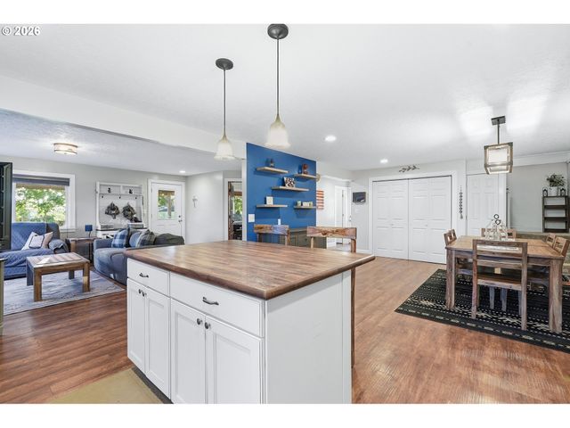 22581 S SCHIEFFER Rd, Colton, OR 97017