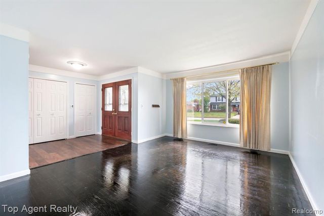 30151 Barbary Court, Warren, MI 48093