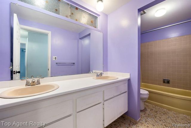 30151 Barbary Court, Warren, MI 48093