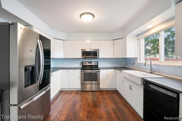 30151 Barbary Court, Warren, MI 48093
