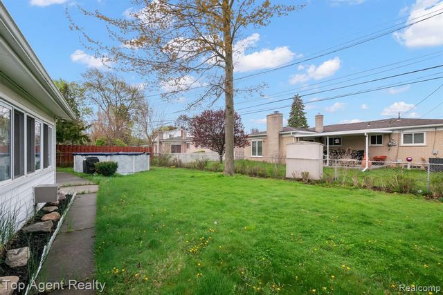 30151 Barbary Court, Warren, MI 48093