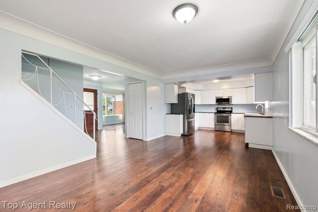 30151 Barbary Court, Warren, MI 48093