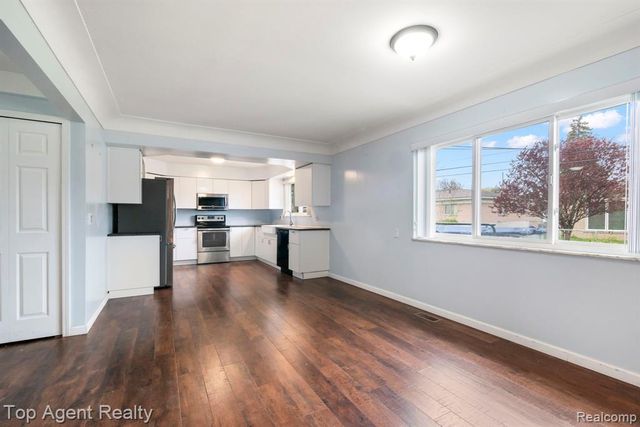 30151 Barbary Court, Warren, MI 48093