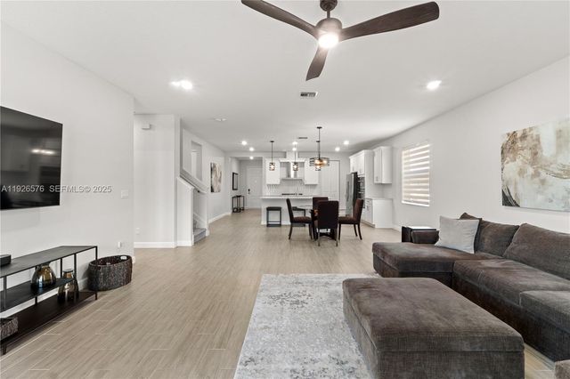 1162 Haywagon Trl, Loxahatchee, FL 33470